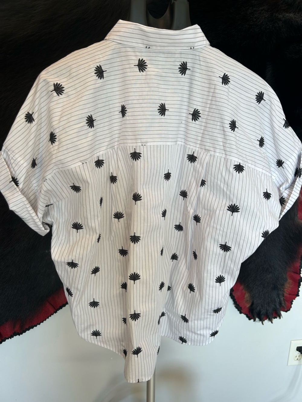 Loft White Button-Front Palm Print Shirt w/Black Pinstripes. 100% Cotton - Picture 3 of 7